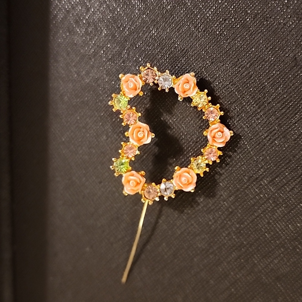 AVON Rose & Rhinestone Heart Brooch ❤️